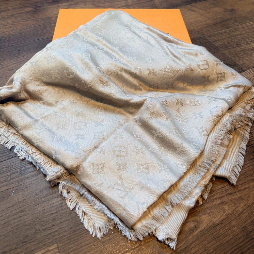 Louis Vuitton Monogram Shine shawl
